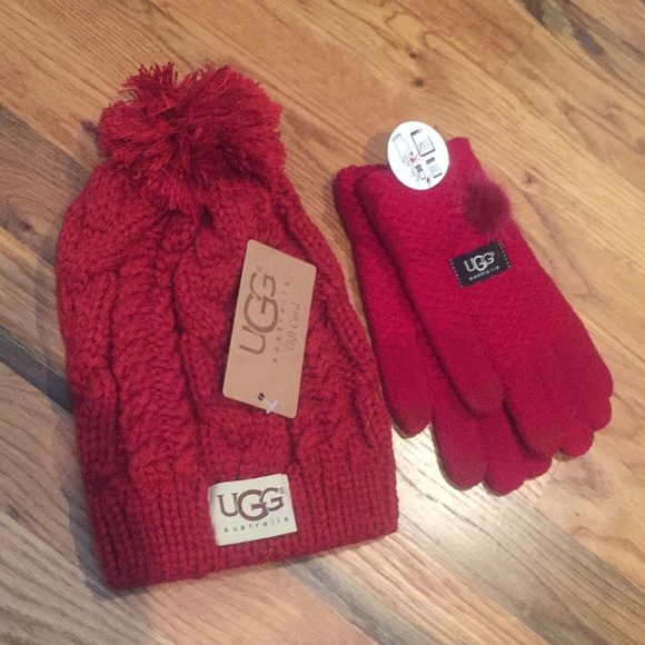 UGG Accessories - UGG toboggan and glove set